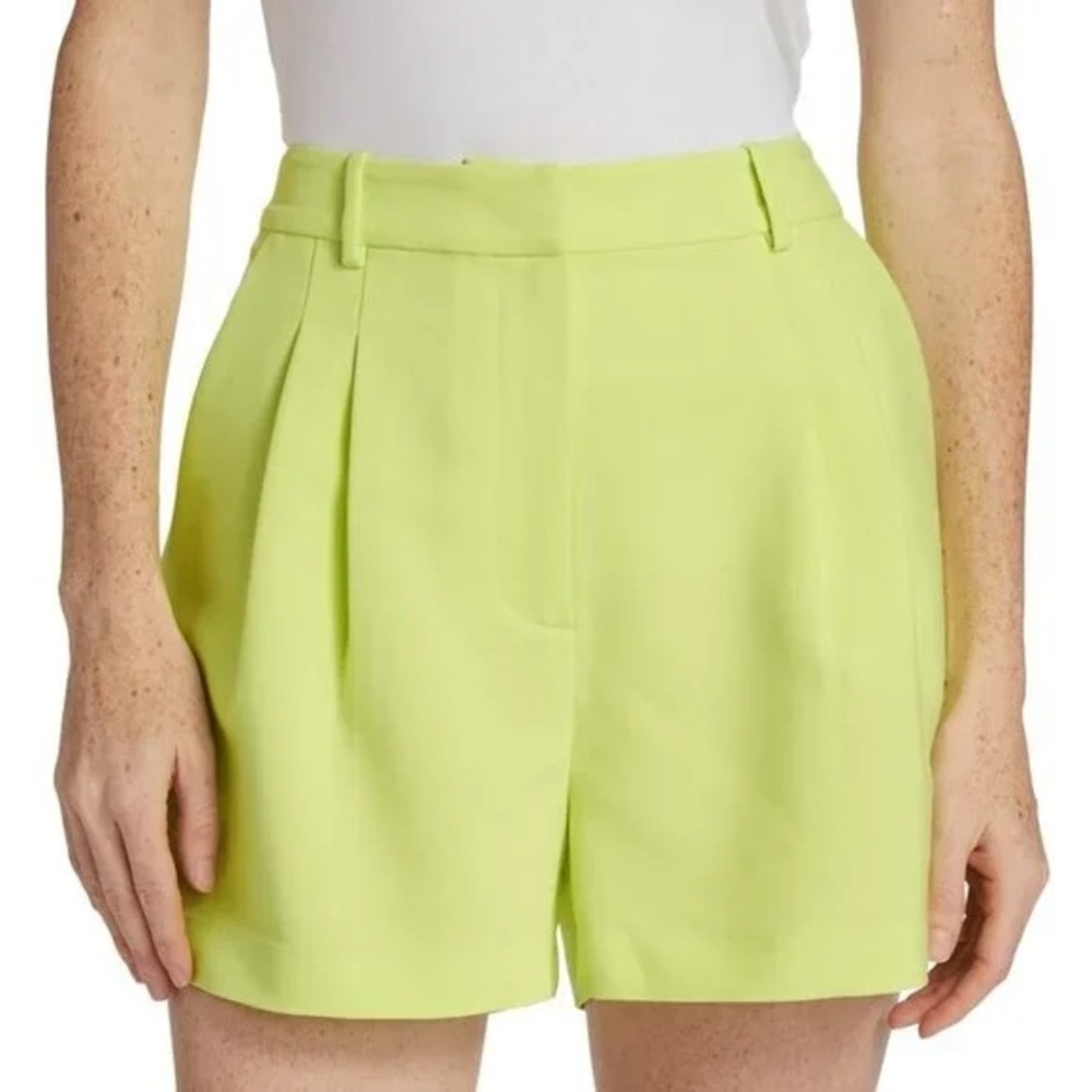 Wayf Pleated Shorts Medium‎ NWT